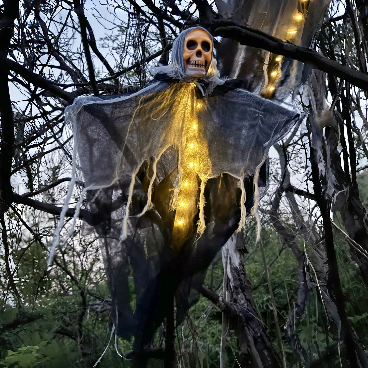 Glow-Skull Phantom LED Hanging Ghost – Indoor/Outdoor Halloween Spooky Decor